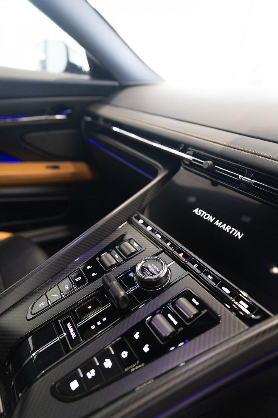 2025 Aston Martin DB12   Coupe Image 15