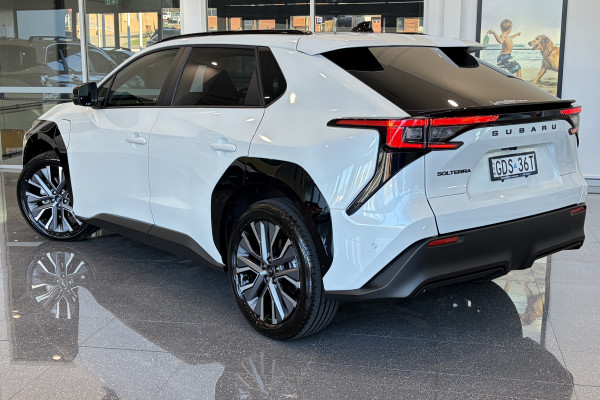 2026 Subaru Solterra E1-1 AWD Touring SUV Image 5