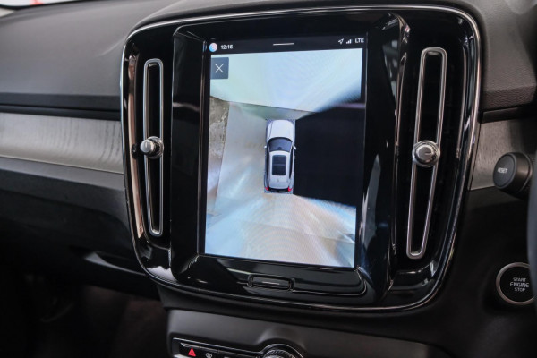 2023 Volvo XC40 XZ Ultimate B5 Dark SUV image 11