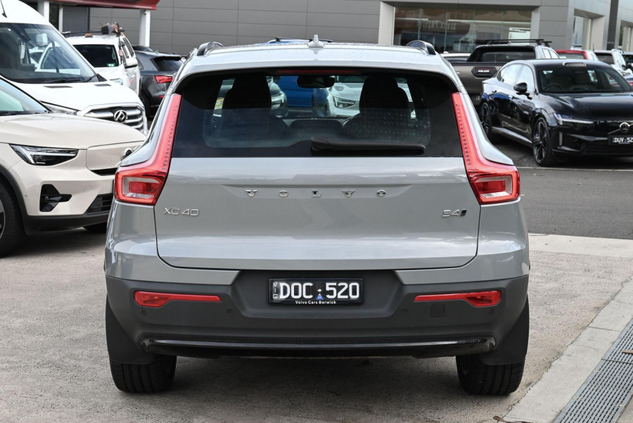 2025 Volvo XC40 XZ Ultra B4 Bright SUV Image 3