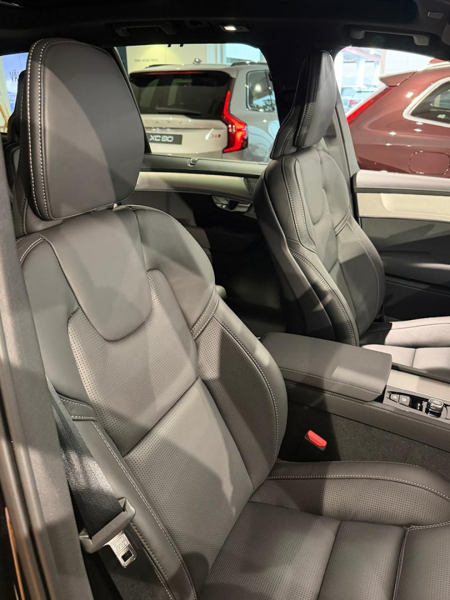 2026 Volvo XC90 L Series Black Edition SUV Image 9