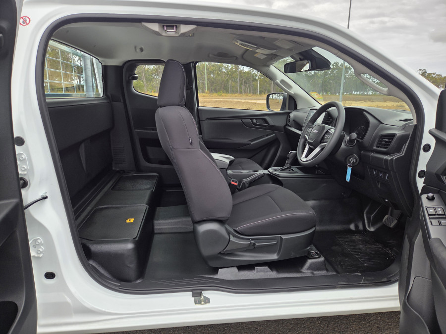 2026 Isuzu D-MAX RG SX Cab Chassis Image 10