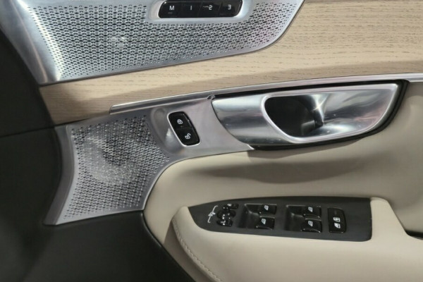 2025 MY26 Volvo XC90 L Series Ultra B5 Dark SUV Image 14