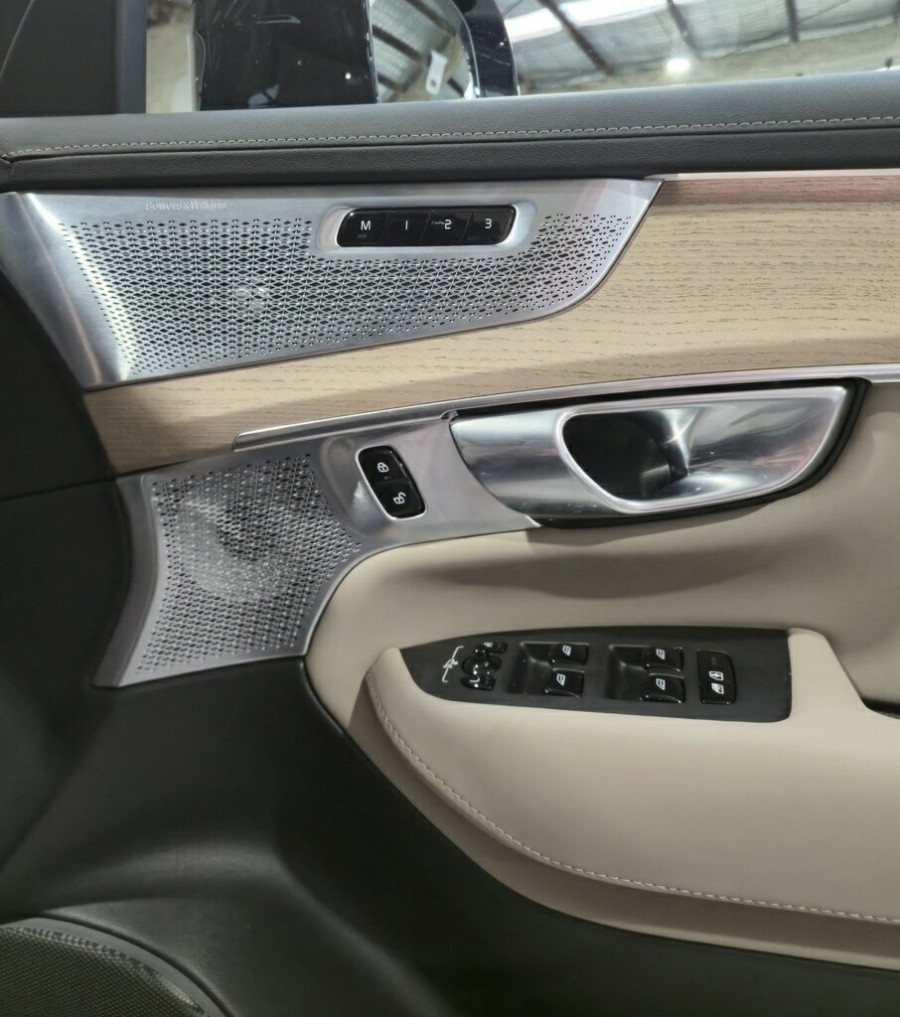 2025 MY26 Volvo XC90 L Series Ultra B5 Dark SUV Image 14