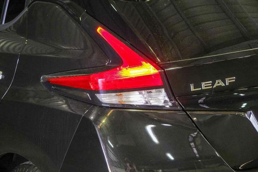2021 Nissan LEAF ZE1  Hatch Image 6