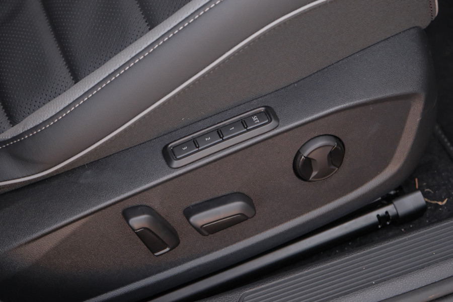 2025 Volkswagen Golf 8.5 110TSI R-Line Hatch Image 16