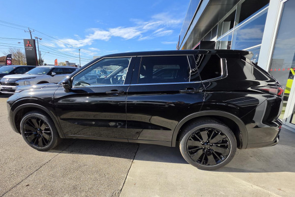 2026 Mitsubishi Outlander ZM Black Edition SUV Image 5