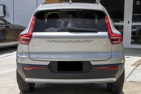 2024 MY25 Volvo XC40  Plus B4 SUV Image 3