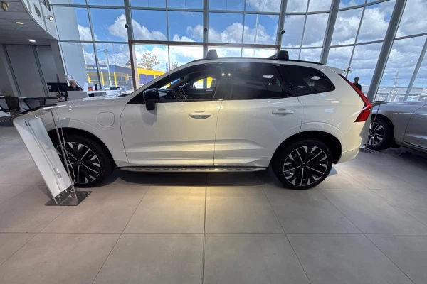 2025 MY26 Volvo XC60 UZ Ultra T8 Plug-in Hybrid Dark SUV Image 10