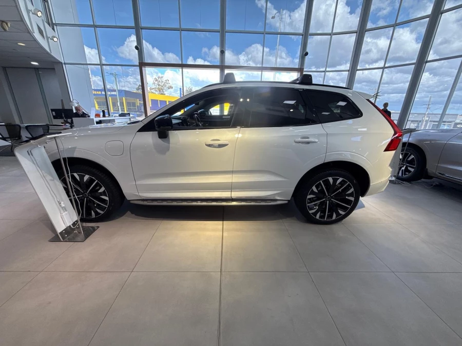 2025 MY26 Volvo XC60 UZ Ultra T8 Plug-in Hybrid Dark SUV Image 10