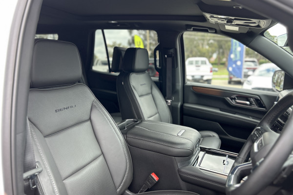 2025 Holden Yukon Denali Wagon Image 9