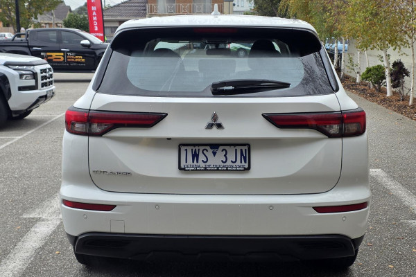 2023 Mitsubishi Outlander ZM ES SUV Image 6