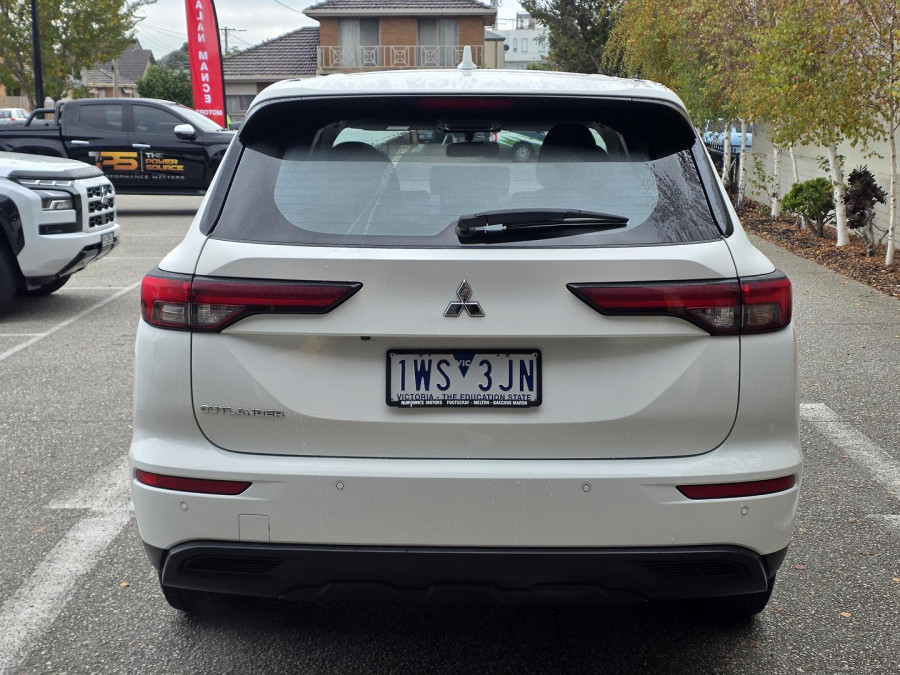 2023 Mitsubishi Outlander ZM ES SUV Image 6