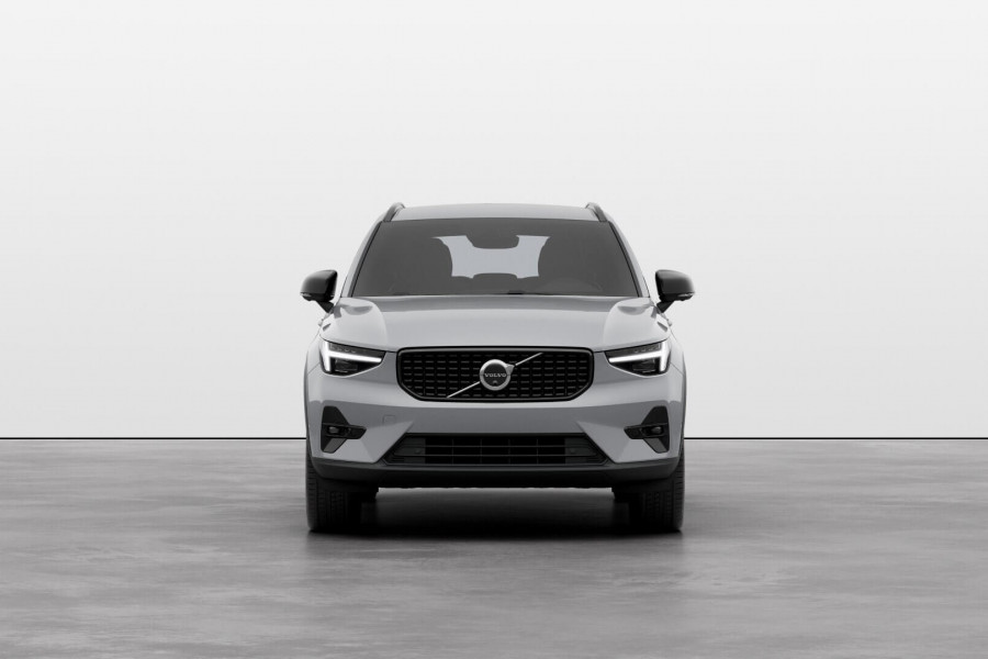 2024 Volvo XC40 XZ Ultimate B4 Dark SUV Image 6