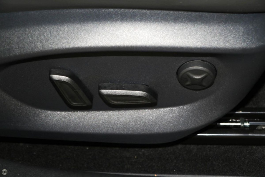 2024 MY24.5 MG HS AS33 Essence SUV Image 13