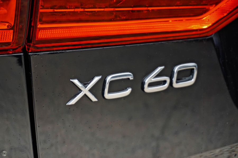 2022 Volvo XC60  B6 R-Design Suv Image 7
