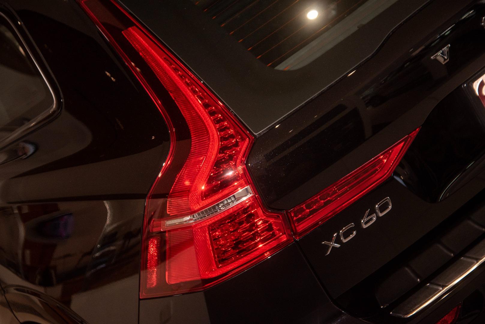 2022 Volvo XC60  B6 R-Design SUV Image 20