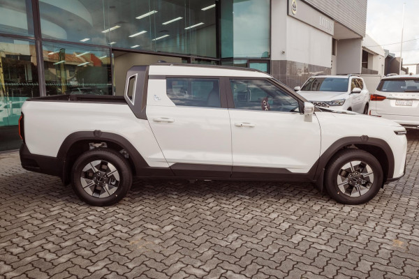 2026 KGM Musso O100 EV 2WD Ute Image 8