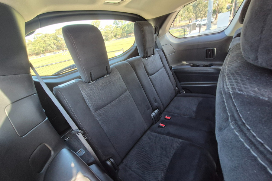 2016 MY15 Nissan Pathfinder R52 ST SUV Image 12