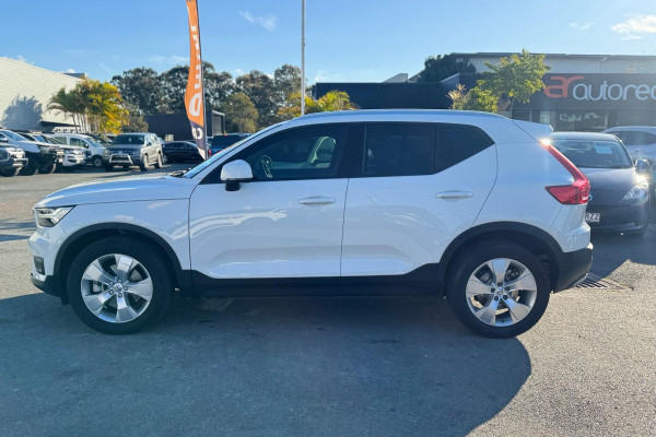 2019 Volvo XC40 XZ T4 Momentum SUV Image 9