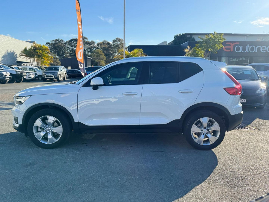 2019 Volvo XC40 XZ T4 Momentum SUV Image 9