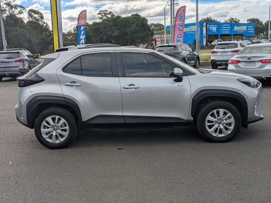 2024 Toyota Yaris Cross MXPJ10R GX SUV Image 8