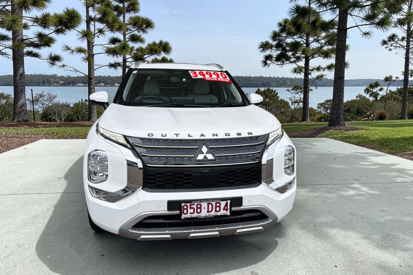 2021 MY22 Mitsubishi Outlander ZM Exceed SUV Image 2