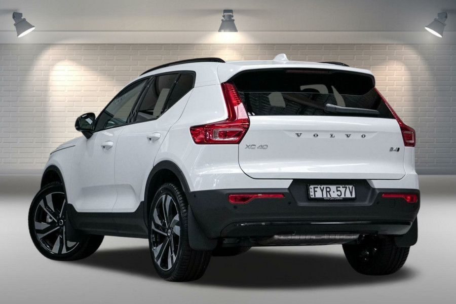 2026 Volvo XC40 XZ Ultra B4 Dark SUV Image 3