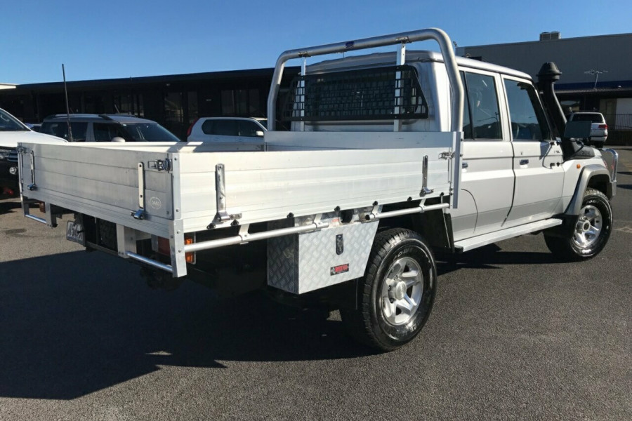 2017 Toyota Landcruiser VDJ79R GXL Double Cab Cab chassis Image 4