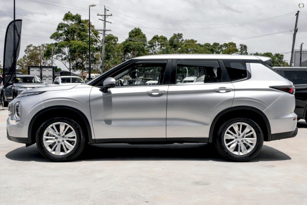 2025 Mitsubishi Outlander ZM ES SUV Image 5