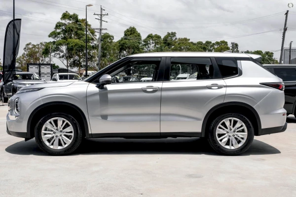 2025 Mitsubishi Outlander ZM ES SUV Image 5