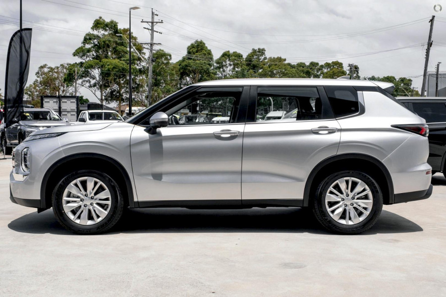 2025 Mitsubishi Outlander ZM ES SUV Image 5