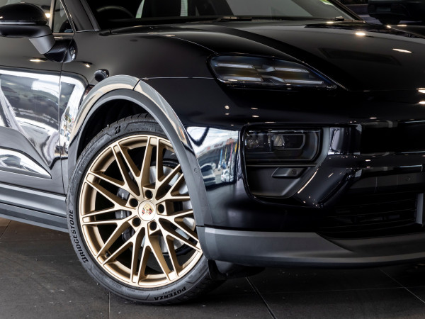 2025 [THIS VEHICLE IS SOLD] image 9