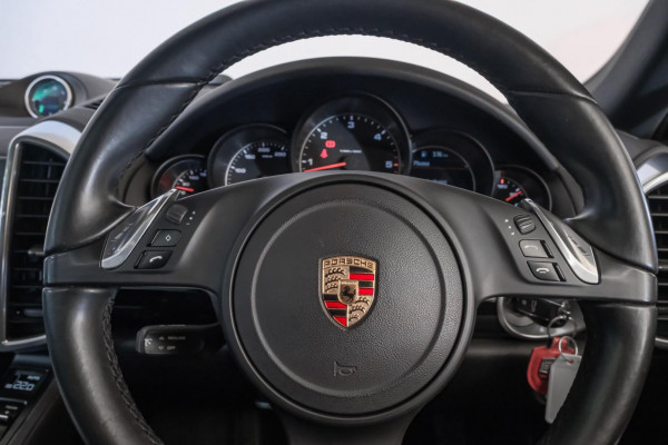 2012 MY13 Porsche Cayenne 92A SUV image 17