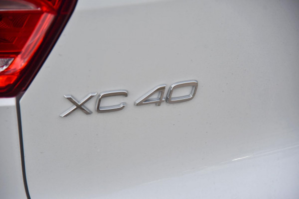 2025 MY26 Volvo XC40 XZ Ultra B4 Dark SUV Image 19