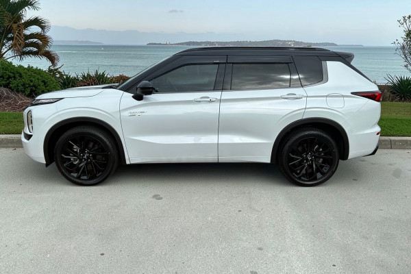 2025 MY24 Mitsubishi Outlander ZM PHEV GSR SUV Image 8