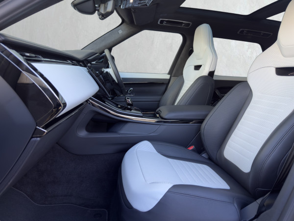 2025 Land Rover Range Rover Sport L461 P635 SV SUV image 3