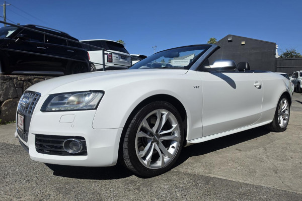 2010 Audi S5 8T  Convertible Image 3