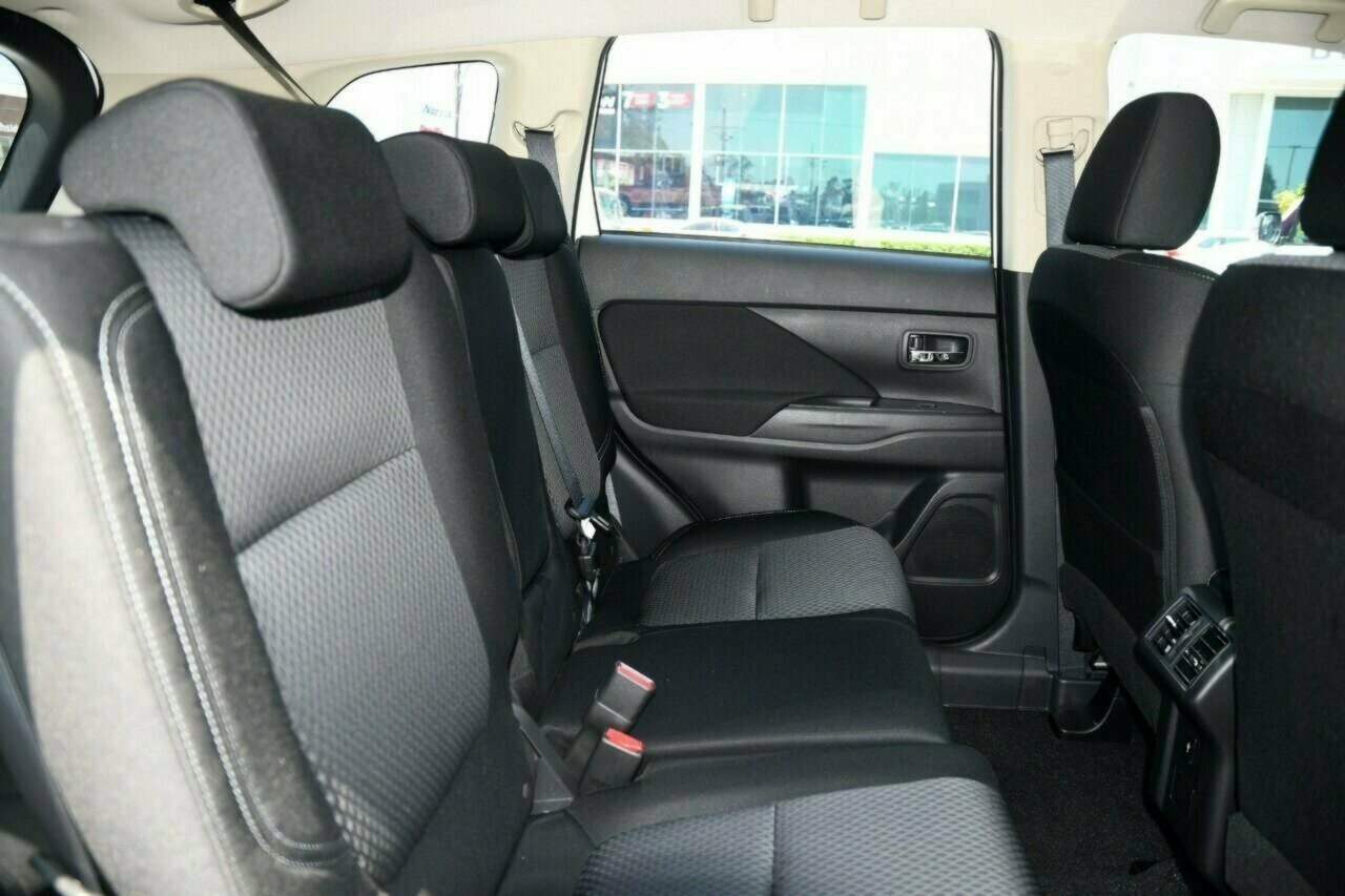 2018 MY19 Mitsubishi Outlander ZL MY19 ES 2WD SUV Image 13