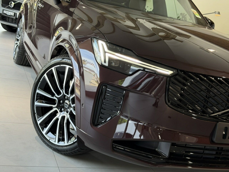 2026 Volvo XC90 L Series Ultra T8 Plug-in Hybrid Dark SUV Image 2