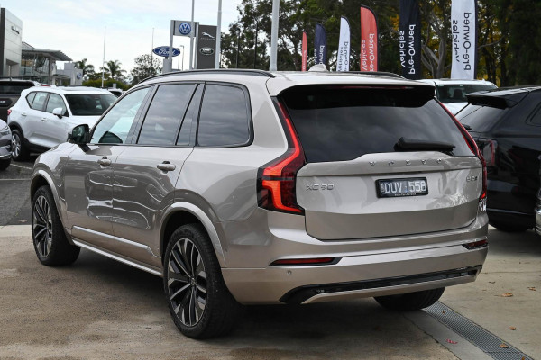 2026 Volvo XC90 L Series Ultra B5 Dark SUV Image 3
