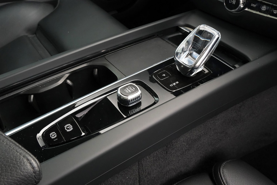 2022 Volvo S60  B5 Inscription Sedan Image 18