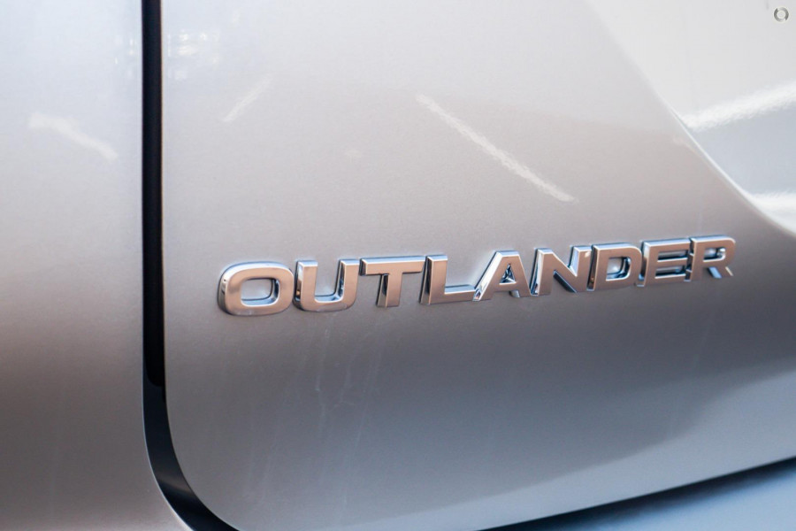 2024 Mitsubishi Outlander ZM LS SUV Image 13
