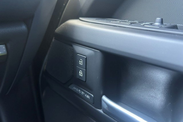 2026 Land Rover Defender L663 110 P425 X-Dynamic SE SUV Image 17
