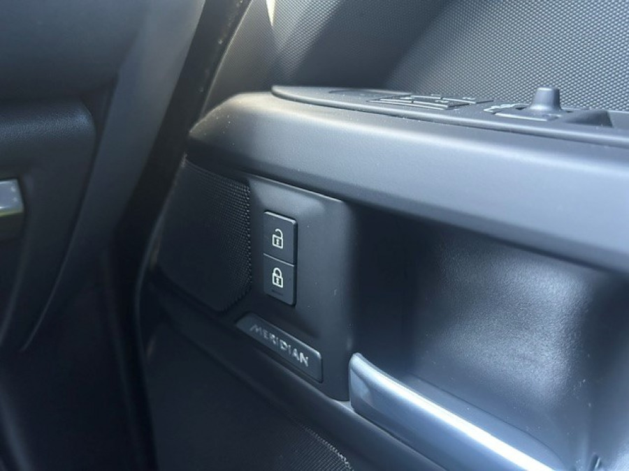 2026 Land Rover Defender L663 110 P425 X-Dynamic SE SUV Image 17