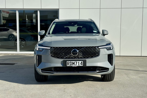 2025 Volvo XC90 L Series Ultra B5 Bright SUV Image 2