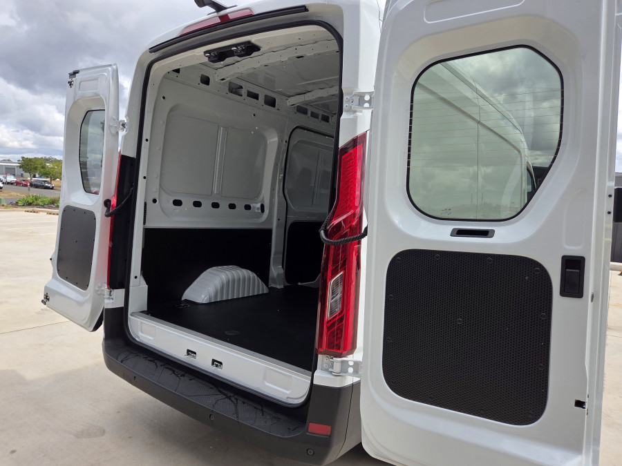 2026 MY24 LDV Deliver 9 Mid Roof MWB Van Image 19
