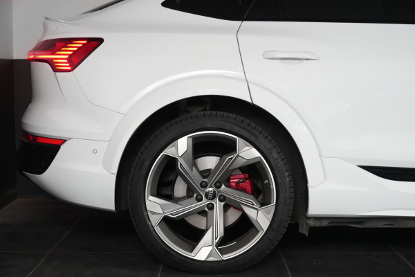 2024 Audi SQ8  GE e-tron SUV Image 22
