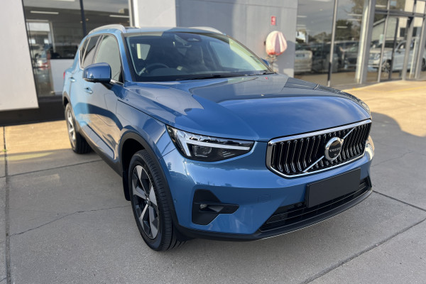 2024 MY25 Volvo XC40 XZ Ultra B4 Bright SUV Image 3