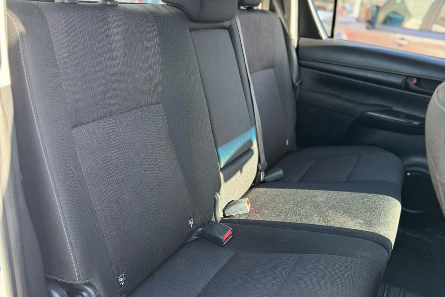 2018 Toyota HiLux 1Y46270EQ SR Cab Chassis Image 21
